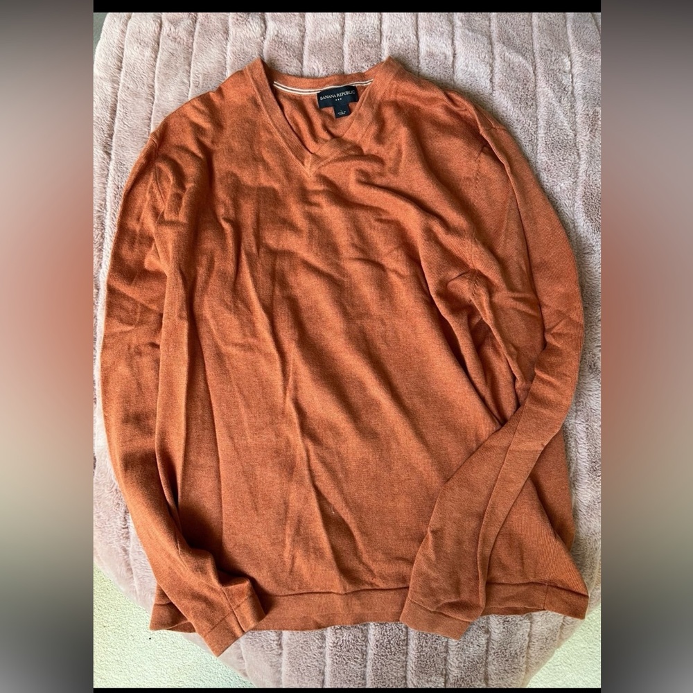 Banana Republic Men’s V-Neck Sweater - Rust Orange, Size Large - Lightweight